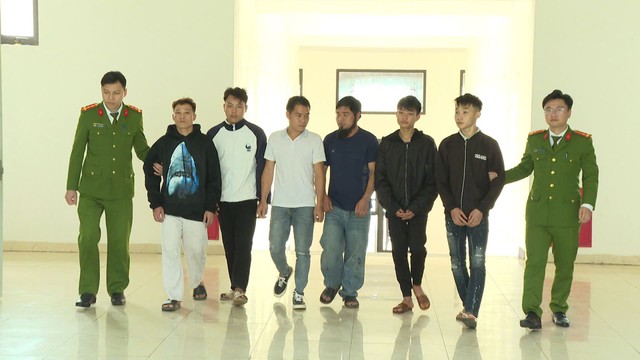 Triệu tập 20 đối tượng vụ tung tin giả c&ocirc;ng an "tra tấn, đ&aacute;nh người nhập viện"- Ảnh 2.