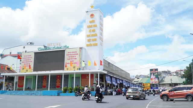 Lâm Đồng quyết liệt khơi thông cho hàng trăm nhà đầu tư đang “mắc kẹt”- Ảnh 4. Lâm Đồng quyết liệt khơi thông cho hàng trăm nhà đầu tư đang “mắc kẹt”- Ảnh 4.