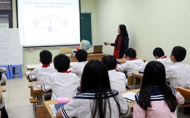 Siết dạy th&ecirc;m, phụ huynh lo học ở trường kh&ocirc;ng đủ- Ảnh 1.