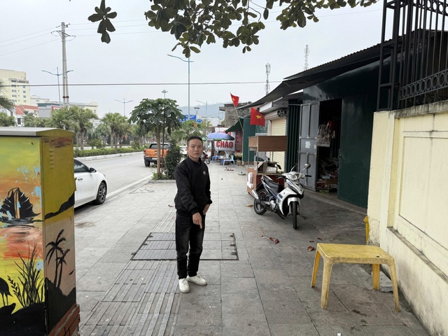 D&ugrave;ng giấy ph&eacute;p l&aacute;i xe giả mua tr&ecirc;n Facebook, người đ&agrave;n &ocirc;ng bị khởi tố - Ảnh 1.