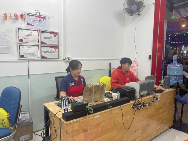 Rời ng&acirc;n h&agrave;ng để l&agrave;m logistics: Bản lĩnh "n&oacute;i được l&agrave;m được" của nữ chủ bưu cục Best Express xứ Quảng - Ảnh 2.