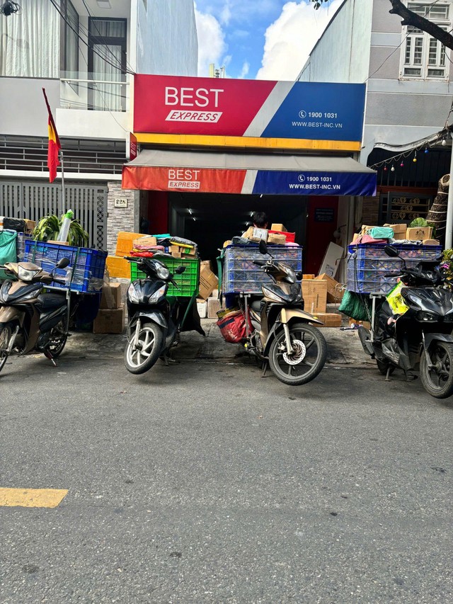 Rời ng&acirc;n h&agrave;ng để l&agrave;m logistics: Bản lĩnh "n&oacute;i được l&agrave;m được" của nữ chủ bưu cục Best Express xứ Quảng - Ảnh 3.