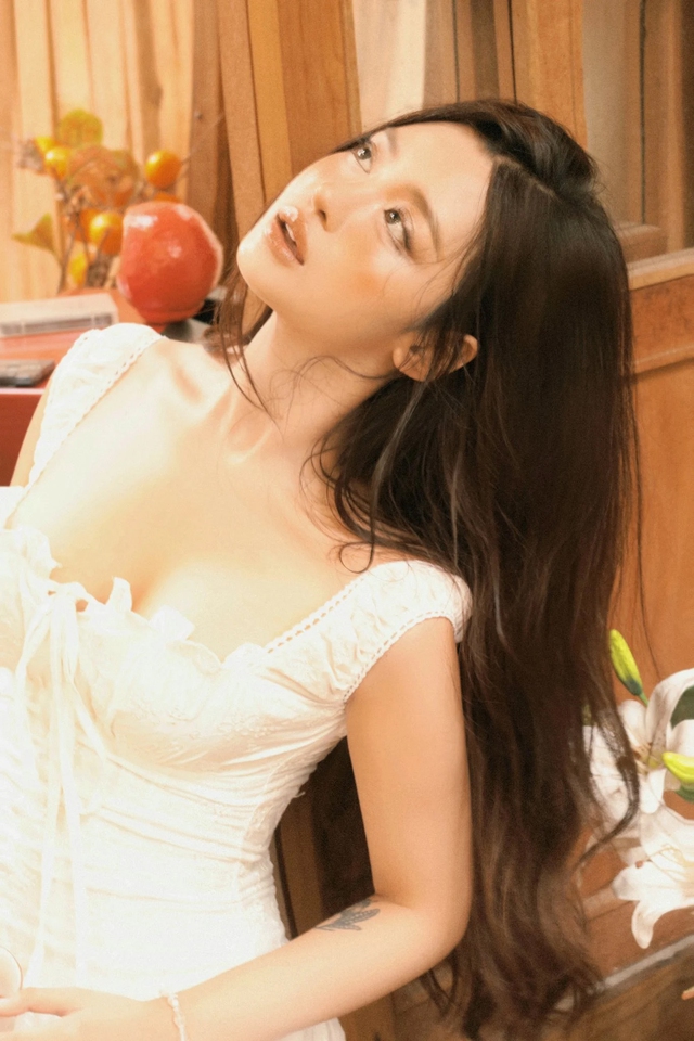 "Hot girl da n&acirc;u" l&agrave; "b&oacute;ng hồng" mới của HIEUTHUHAI - Ảnh 4.