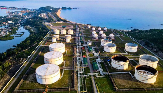 Gi&aacute; xăng Việt Nam vẫn thấp hơn Singapore, L&agrave;o, Th&aacute;i Lan - Ảnh 2.