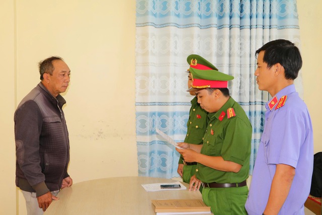 Sản xuất c&agrave; ph&ecirc; giả, người đ&agrave;n &ocirc;ng bị khởi tố- Ảnh 1.