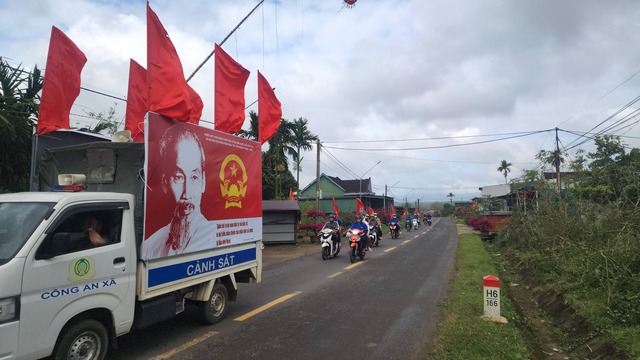 Cử tri trẻ Đắk Lắk h&aacute;o hức lần đầu bỏ phiếu với nhiều kỳ vọng thiết thực- Ảnh 4.