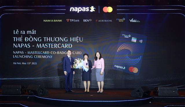 PVcomBank tiên phong ra mắt dòng thẻ đồng thương hiệu Napas và Mastercard - Ảnh 1.