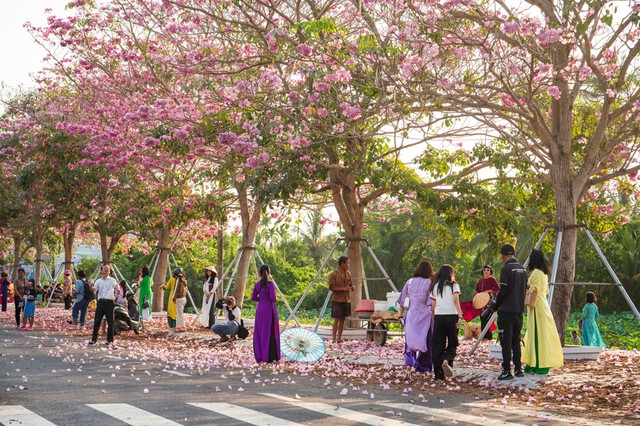 K&egrave;n hồng khoe sắc, rực rỡ th&aacute;ng 3 - Ảnh 9.