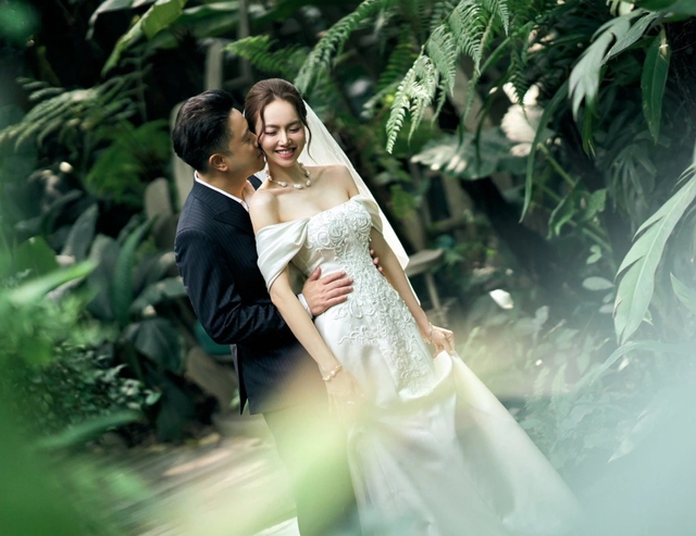 Chuyện tình 10 năm ngọt ngào của cặp đôi Hoa khôi Tây Đô với đạo diễn trăm tỷ - Ảnh 10.