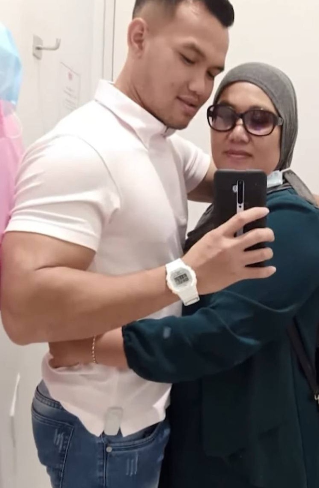 Ch&agrave;ng trai 28 lấy vợ 51 tuổi,  - Ảnh 2.