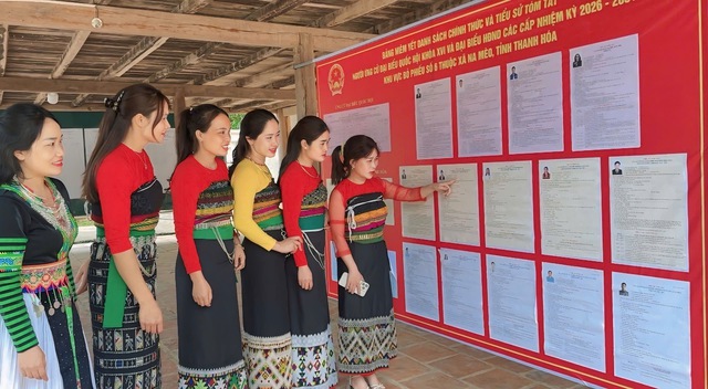 Người c&ocirc;ng gi&aacute;o bản M&ocirc;ng h&aacute;o hức chờ ng&agrave;y cầm l&aacute; phiếu- Ảnh 1.