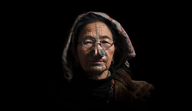 Làm đẹp kinh dị: "Cải tạo" bản thân, đục mũi để đẹp - Ảnh 2.