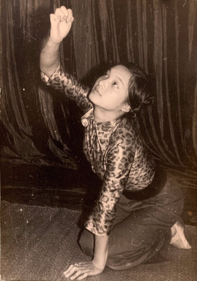 Nữ NSND với hình ảnh hiếm khi còn trẻ, vẻ đẹp làm xao xuyến lòng người- Ảnh 12. Nữ NSND với hình ảnh hiếm khi còn trẻ, vẻ đẹp làm xao xuyến lòng người- Ảnh 12.