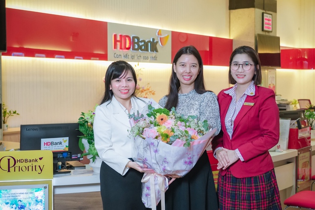 Chủ nh&acirc;n giải 3 tỷ đồng đ&atilde; lộ diện, h&agrave;nh tr&igrave;nh "Tiết kiệm Tỷ ph&uacute;" tại HDBank kh&eacute;p lại trong những khoảnh khắc vỡ &ograve;a - Ảnh 1.
