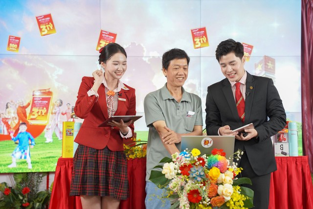 Chủ nh&acirc;n giải 3 tỷ đồng đ&atilde; lộ diện, h&agrave;nh tr&igrave;nh "Tiết kiệm Tỷ ph&uacute;" tại HDBank kh&eacute;p lại trong những khoảnh khắc vỡ &ograve;a - Ảnh 3.