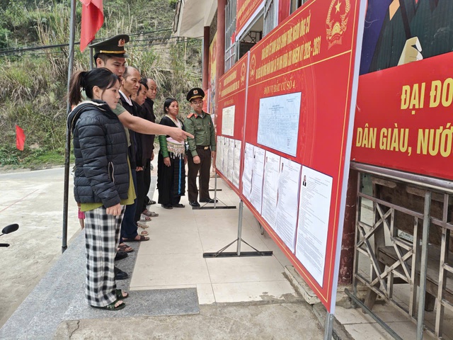 Người c&ocirc;ng gi&aacute;o bản M&ocirc;ng h&aacute;o hức chờ ng&agrave;y cầm l&aacute; phiếu- Ảnh 3.