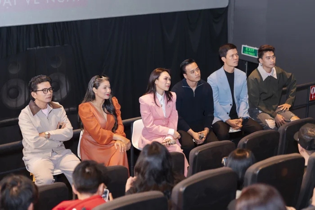 Mỹ T&acirc;m v&agrave; Mai T&agrave;i Phến với khoảnh khắc "t&igrave;nh bể b&igrave;nh" khiến kh&aacute;n giả trầm trồ - Ảnh 2.