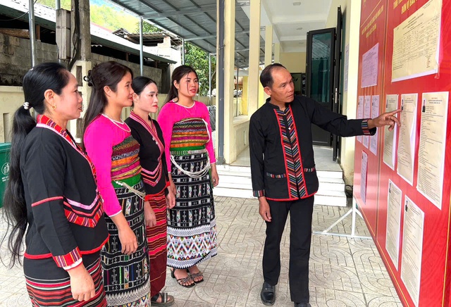 Cử tri bản Khơ M&uacute;: "Mong đại biểu g&oacute;p nhiều tiếng n&oacute;i cho v&ugrave;ng d&acirc;n tộc thiểu số"  - Ảnh 2.