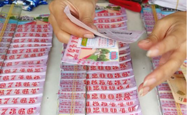 13 tờ vé số trúng độc đắc và tấn bi kịch của 1 gia đình trong căn nhà lạnh lẽo- Ảnh 1. 13 tờ vé số trúng độc đắc và tấn bi kịch của 1 gia đình trong căn nhà lạnh lẽo- Ảnh 1.