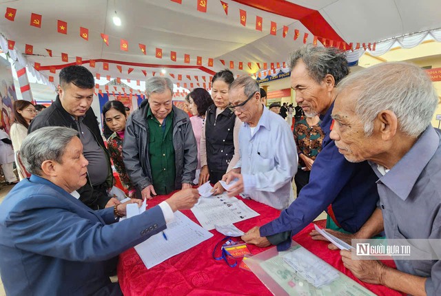 Xem bạn b&egrave; bầu cử tr&ecirc;n... ph&acirc;y - Ảnh 1.