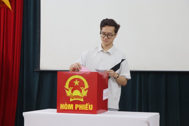 Những l&aacute; phiếu đặc biệt từ tr&ecirc;n giường bệnh - Ảnh 4.