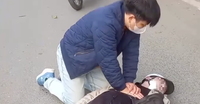 Sở Y tế H&agrave; Nội khen thưởng đột xuất b&aacute;c sĩ cứu người giữa đường - Ảnh 1.