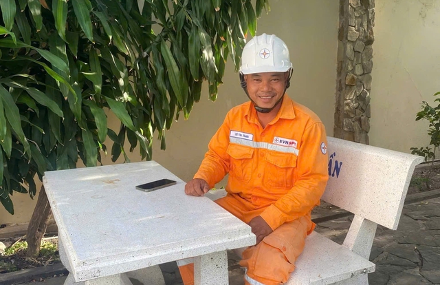 Dừng xe giữa đường để cứu người, h&agrave;nh động đẹp của nh&acirc;n vi&ecirc;n điện lực L&acirc;m Đồng - Ảnh 2.