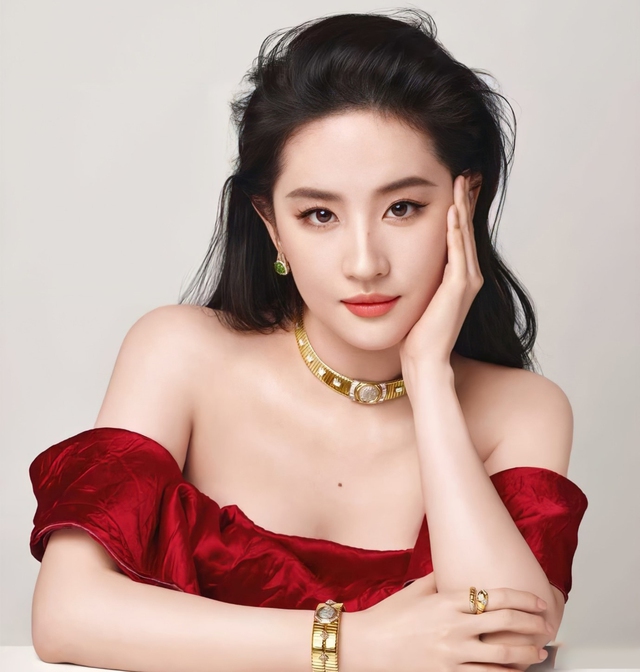 "Thần ti&ecirc;n tỷ tỷ": Chi 3,8 tỷ đồng mỗi năm để che giấu b&iacute; mật lớn nhất cuộc đời - Ảnh 5.