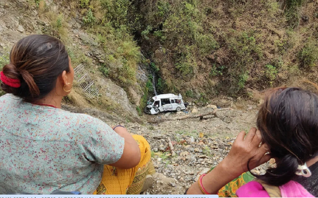 Xe kh&aacute;ch c&aacute;c t&iacute;n đồ h&agrave;nh hương rơi xuống vực thẳm, &iacute;t nhất 7 người tử vong - Ảnh 1.