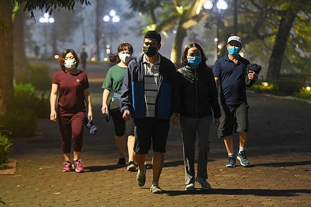 Lợi &iacute;ch của việc đi bộ sau bữa ăn tối - Ảnh 3.