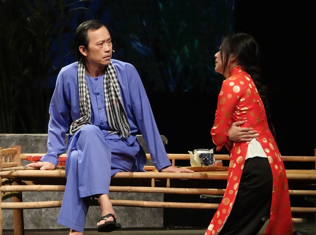 Nghệ sĩ Ho&agrave;i Linh khiến nhiều người lo lắng khi một m&igrave;nh xuất hiện ở bệnh viện - Ảnh 3.