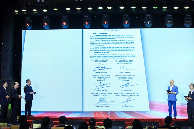 B&iacute; thư H&agrave; Nội bấm n&uacute;t khai trương &ldquo;Nền tảng điều h&agrave;nh tập trung của Đo&agrave;n ĐBQH v&agrave; HĐND 2 cấp Tp.H&agrave; Nội&rdquo;- Ảnh 4.