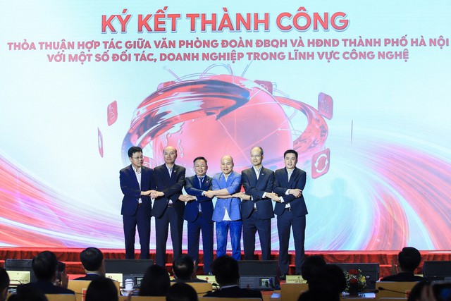 B&iacute; thư H&agrave; Nội bấm n&uacute;t khai trương &ldquo;Nền tảng điều h&agrave;nh tập trung của Đo&agrave;n ĐBQH v&agrave; HĐND 2 cấp Tp.H&agrave; Nội&rdquo;- Ảnh 5.