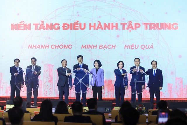 B&iacute; thư H&agrave; Nội bấm n&uacute;t khai trương &ldquo;Nền tảng điều h&agrave;nh tập trung của Đo&agrave;n ĐBQH v&agrave; HĐND 2 cấp Tp.H&agrave; Nội&rdquo;- Ảnh 6.