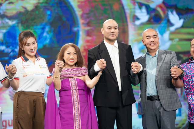 "Họa mi n&uacute;i rừng" rực rỡ ng&agrave;y quay trở lại s&acirc;n khấu sau biến cố sức khỏe - Ảnh 3.