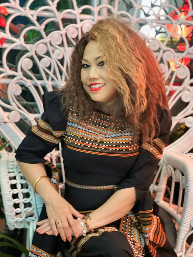 "Họa mi n&uacute;i rừng" rực rỡ ng&agrave;y quay trở lại s&acirc;n khấu sau biến cố sức khỏe - Ảnh 5.