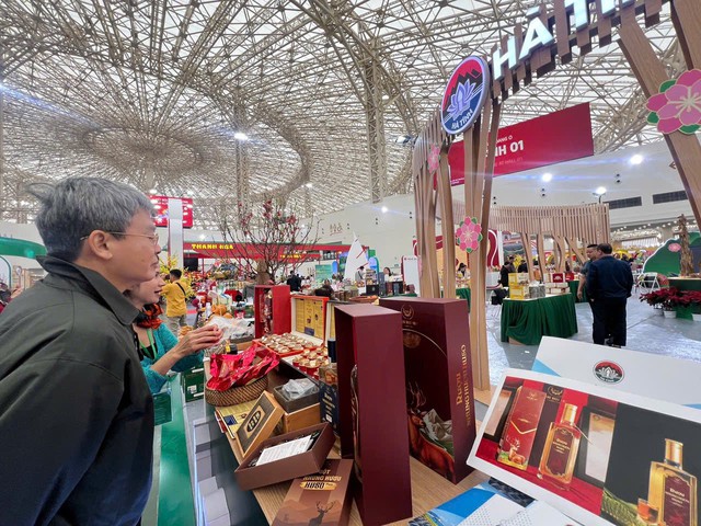 Ch&igrave;a kh&oacute;a tho&aacute;t ngh&egrave;o từ nghề nu&ocirc;i con nhiều đốm, &ldquo;b&aacute;n lộc&rdquo; kiếm tiền tỷ ở H&agrave; Tĩnh - Ảnh 6.