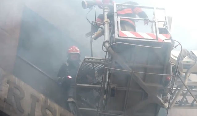 Ch&aacute;y nh&agrave;, 7 người trong một gia đ&igrave;nh tử vong - Ảnh 1.