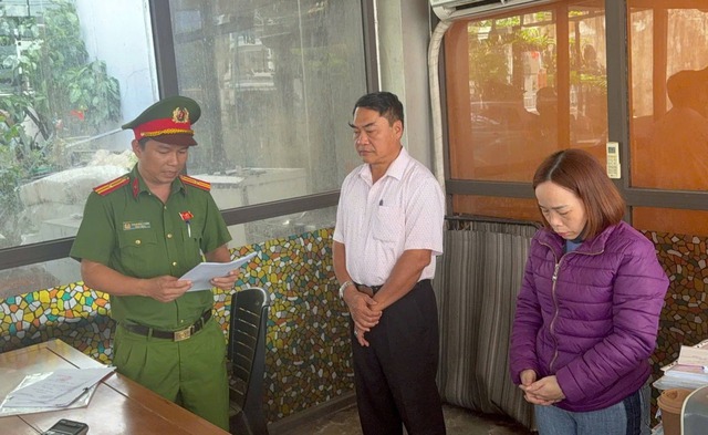 Mua b&aacute;n 4.649 h&oacute;a đơn, gi&aacute;m đốc c&ocirc;ng ty xăng dầu c&ugrave;ng đồng phạm bị khởi tố - Ảnh 1.