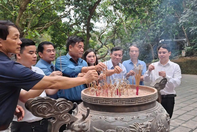 Chi hội Luật gia Văn ph&ograve;ng - Hội Luật gia tỉnh Ph&uacute; Thọ d&acirc;ng hương tưởng niệm c&aacute;c Vua H&ugrave;ng- Ảnh 1.