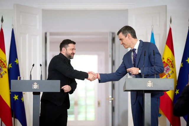 T&acirc;y Ban Nha c&ocirc;ng bố g&oacute;i viện trợ qu&acirc;n sự 1,2 tỷ USD cho Ukraine - Ảnh 1.