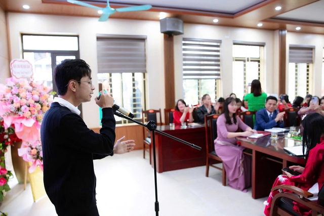 Ch&agrave;ng ca sĩ 10X Mai Ho&agrave;ng Quyền v&agrave; h&agrave;nh tr&igrave;nh rời bục giảng theo đuổi đam m&ecirc; &acirc;m nhạc - Ảnh 5.