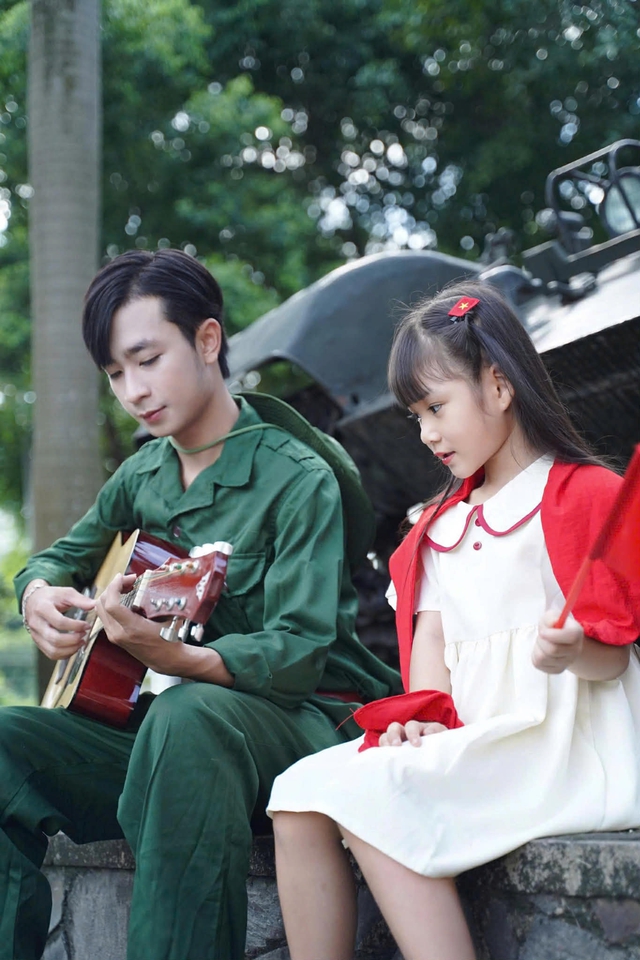 Ch&agrave;ng ca sĩ 10X Mai Ho&agrave;ng Quyền v&agrave; h&agrave;nh tr&igrave;nh rời bục giảng theo đuổi đam m&ecirc; &acirc;m nhạc - Ảnh 2.