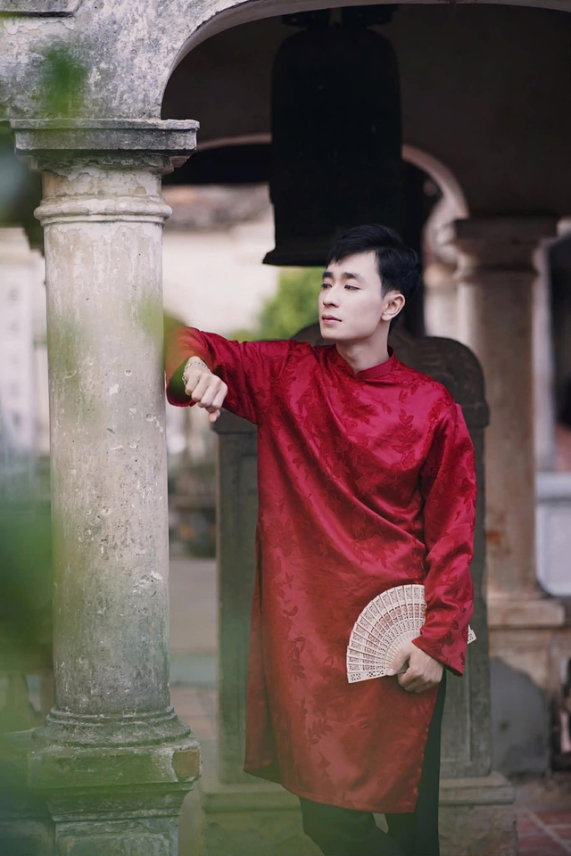 Ch&agrave;ng ca sĩ 10X Mai Ho&agrave;ng Quyền v&agrave; h&agrave;nh tr&igrave;nh rời bục giảng theo đuổi đam m&ecirc; &acirc;m nhạc - Ảnh 3.