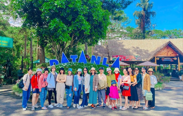 Đẩy mạnh k&iacute;ch cầu, mở rộng kết nối đường bộ du lịch lịch khi s&acirc;n bay Li&ecirc;n Khương tạm đ&oacute;ng cửa - Ảnh 7.