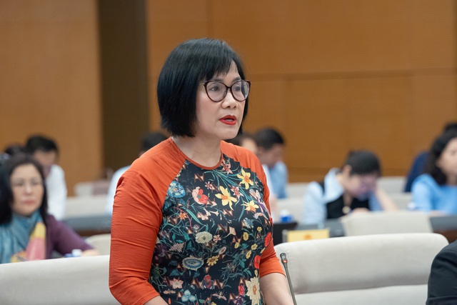 Tr&aacute;nh t&igrave;nh trạng c&ocirc;ng khai th&ocirc;ng tin tr&ecirc;n giấy nhưng người d&acirc;n vẫn kh&oacute; tiếp cận - Ảnh 1.