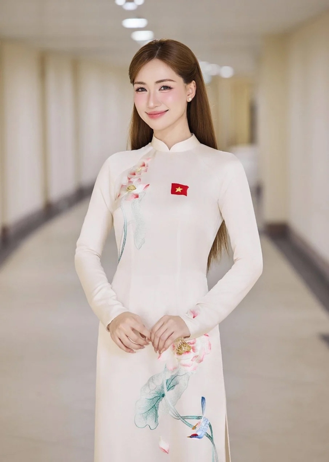 Thực hư việc H&ograve;a Minzy bất ngờ được tặng 6 c&acirc;y v&agrave;ng? - Ảnh 3.