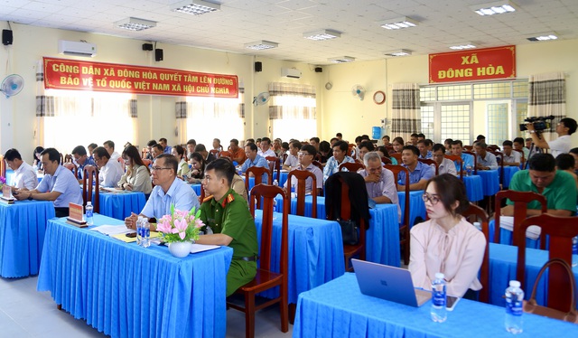 B&agrave; Nguyễn Quỳnh Li&ecirc;n tiếp x&uacute;c cử tri x&atilde; Đ&ocirc;ng H&ograve;a, An Giang, cam kết h&agrave;nh động v&igrave; sinh kế bền vững- Ảnh 3.