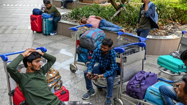 Th&ecirc;m nhiều chuyến bay bị hủy khi c&aacute;c trung t&acirc;m h&agrave;ng kh&ocirc;ng Trung Đ&ocirc;ng đ&oacute;ng cửa- Ảnh 2.