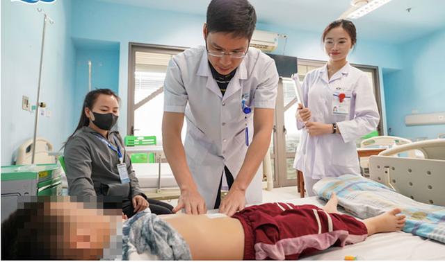 Bé trai 5 tuổi nuốt hàng chục viên nam châm gây thủng ruột - Ảnh 3.